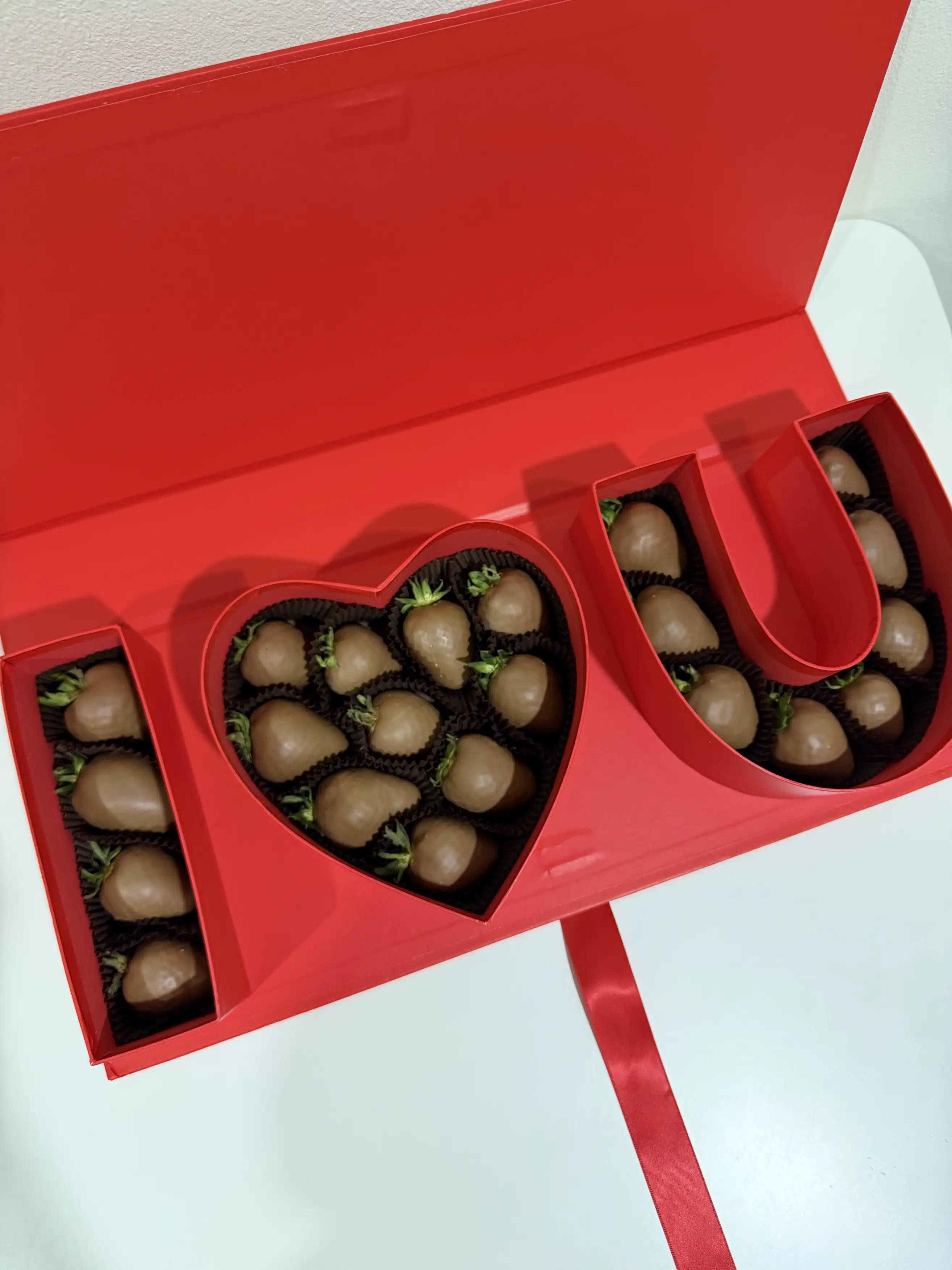 Клубника в молочном шоколаде «I love you»