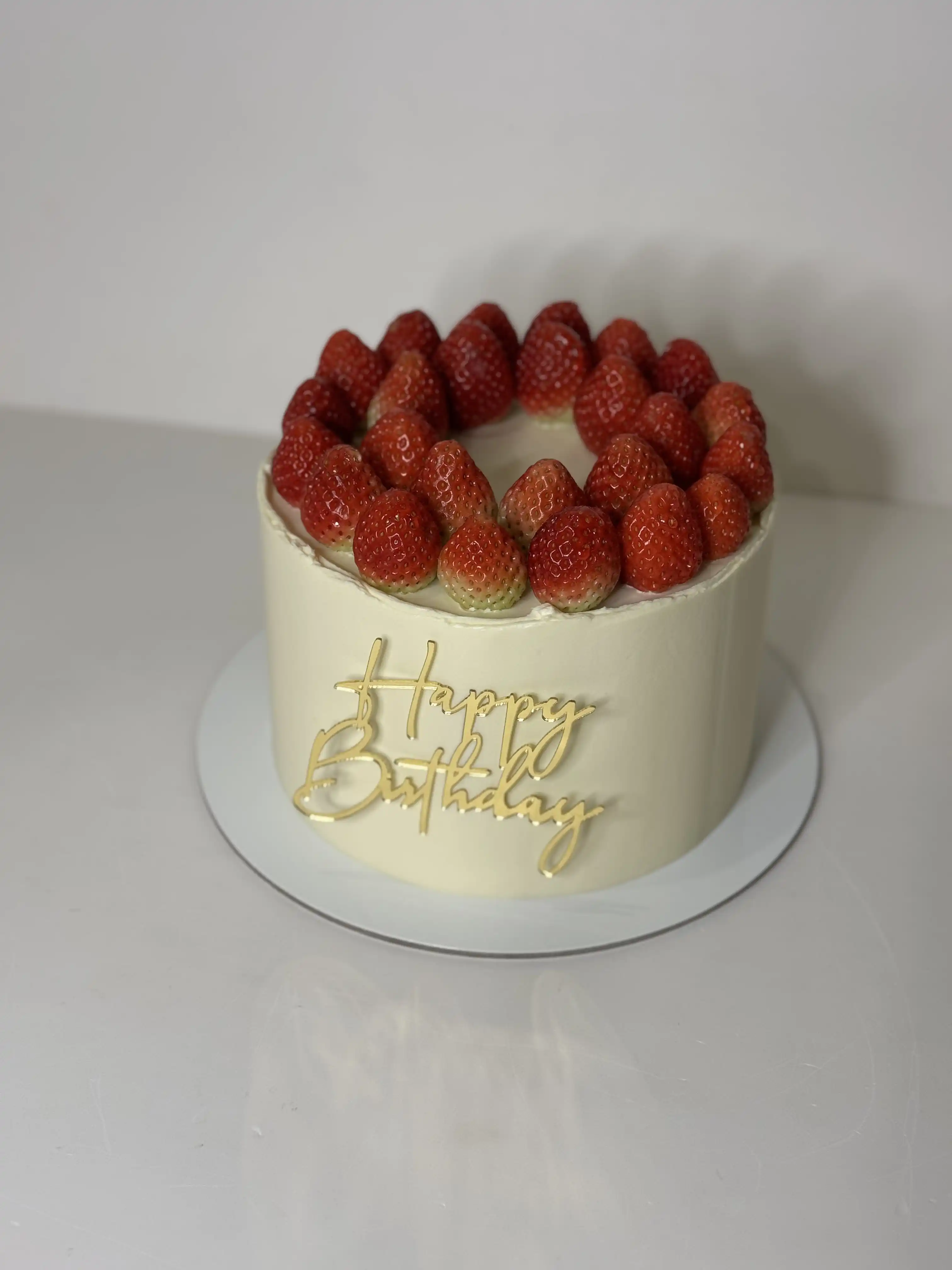 Бенто торт «Happy Birthday» с декором из свежей клубники